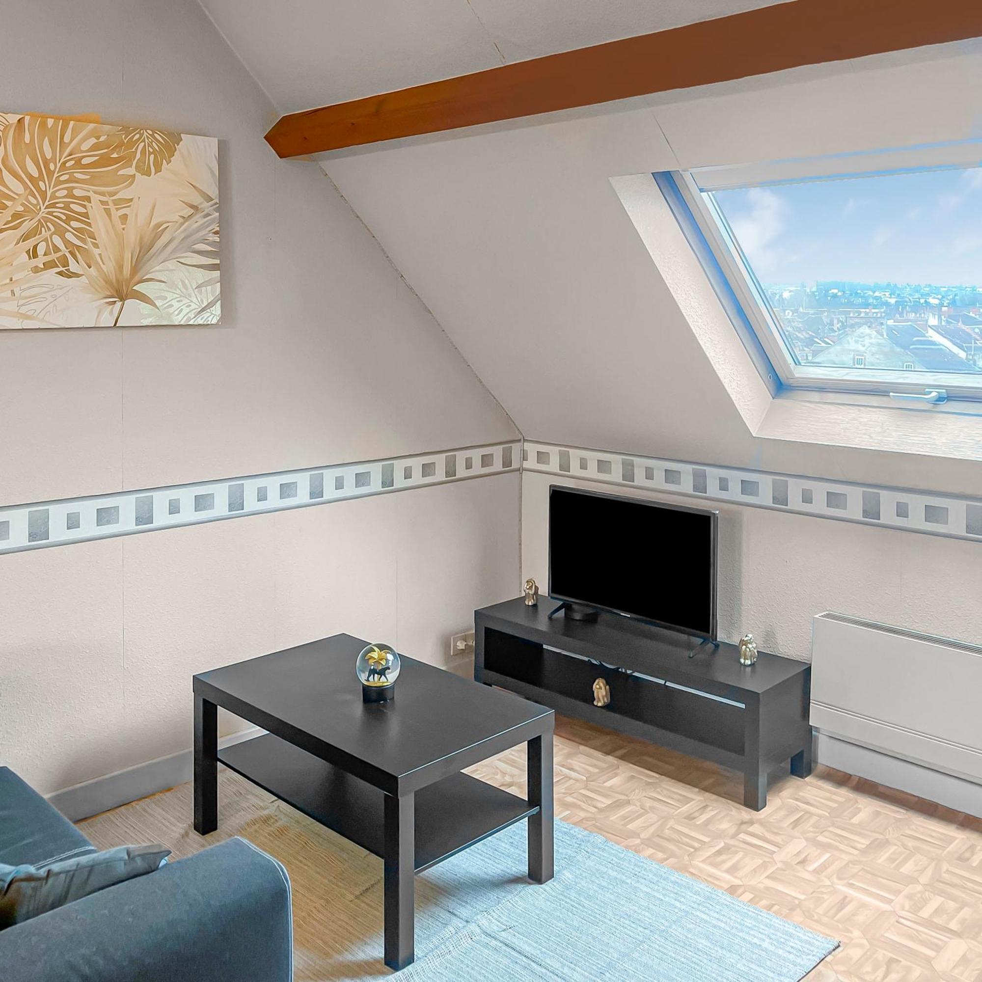 Pied-A-Terre A Montlucon Apartment Bagian luar foto
