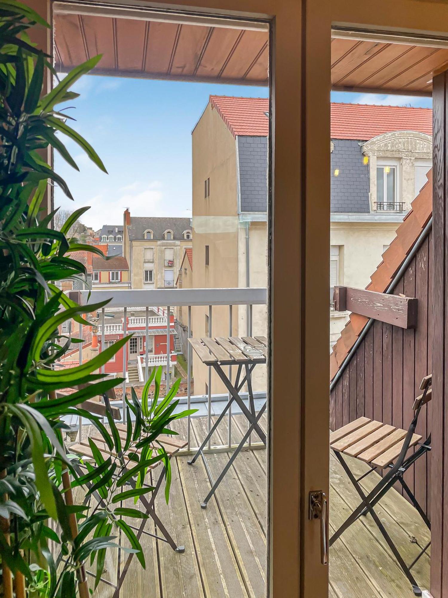 Pied-A-Terre A Montlucon Apartment Bagian luar foto