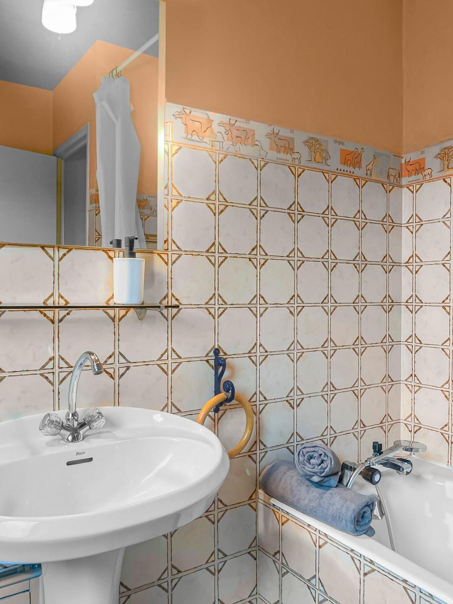 Pied-A-Terre A Montlucon Apartment Bagian luar foto