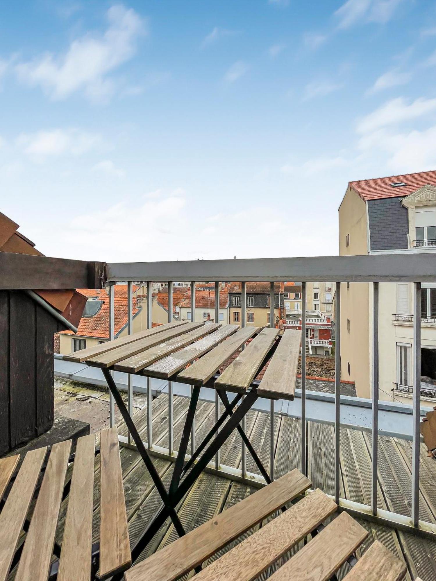Pied-A-Terre A Montlucon Apartment Bagian luar foto
