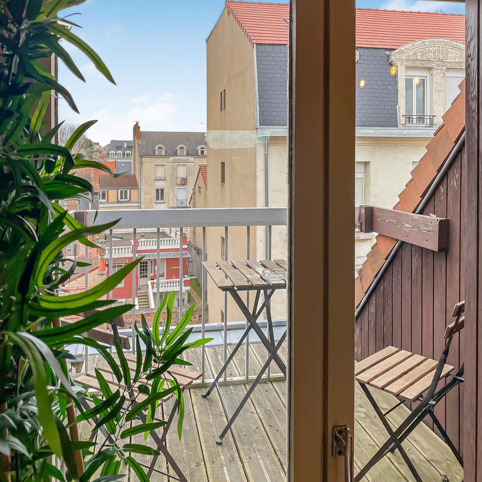 Pied-A-Terre A Montlucon Apartment Bagian luar foto
